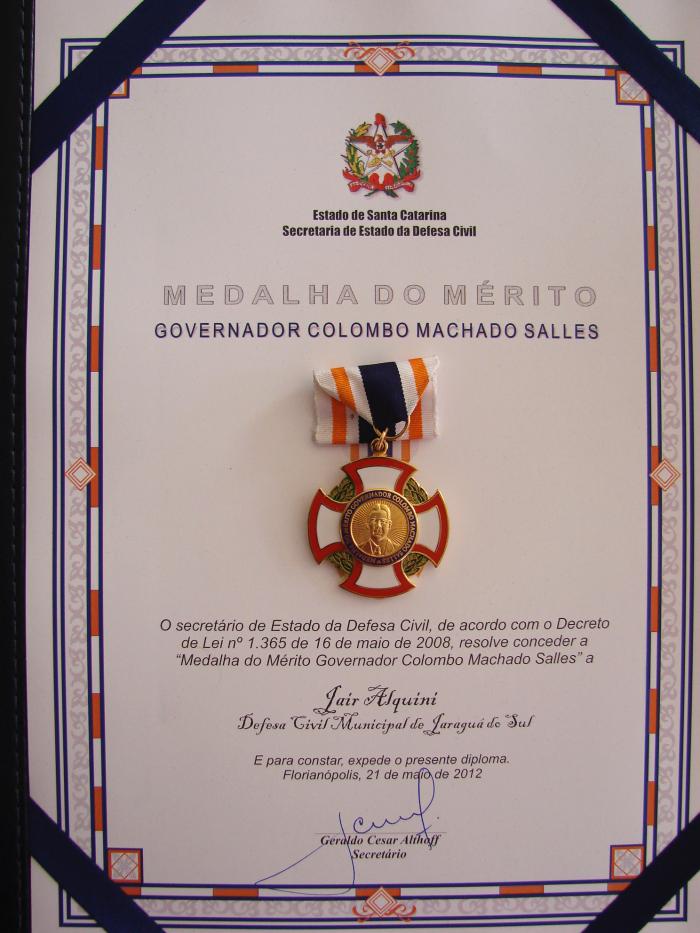 Read more about the article Secretário da Defesa Civil do município recebe medalha de mérito