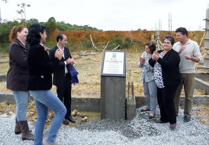 You are currently viewing Prefeito de Barra Velha da início as obras de nova quadra que irá atender mais de 1.300 alunos