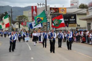 Read more about the article Cerca de 8 mil pessoas no Desfile da Schützenfest