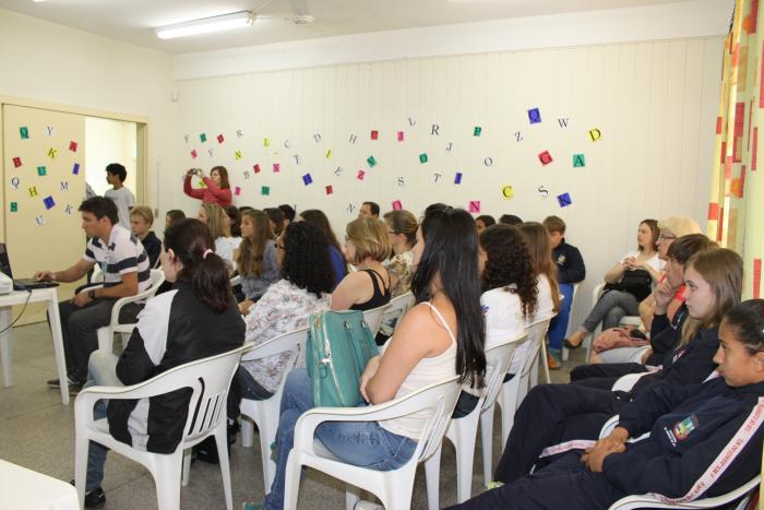 You are currently viewing Aluna da escola Antônio Ayroso é a campeã do "Silabando nos Cras"