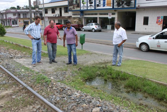 Read more about the article Obras realiza roçada na cidade