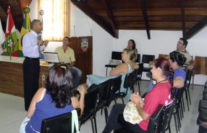 You are currently viewing Reunião do "grupo pró infância e juventude"