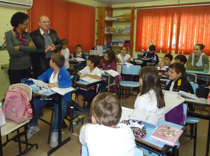 Read more about the article Prefeito visita escola