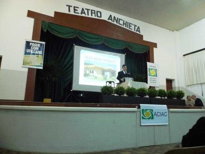 You are currently viewing Palestra de Luiz Carlos Prates lota Teatro do Seminário