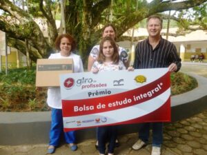 Read more about the article Denise Greffin Fernandes, aluna da Escola Teresa Ramos vence o Concurso de Soletração