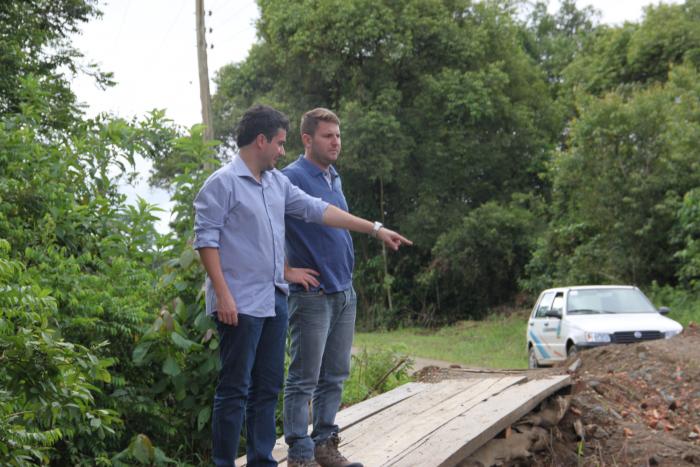 You are currently viewing Rio Quati recebe ponte de concreto