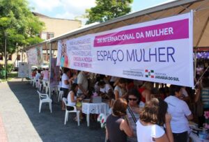 Read more about the article Dia da Mulher agitou a Praça Ângelo Piazera