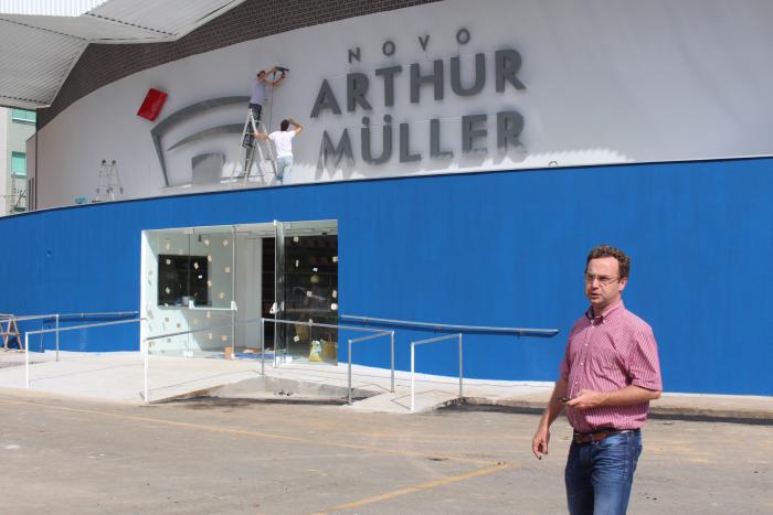 You are currently viewing Prefeito acompanha obras finais do Arthur Müller