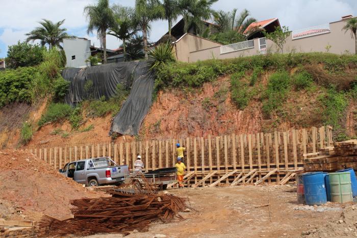 You are currently viewing Seguem obras emergenciais de contenção de encostas