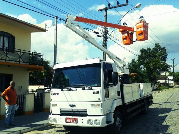 Read more about the article Empresa inicia manutenção na iluminação pública