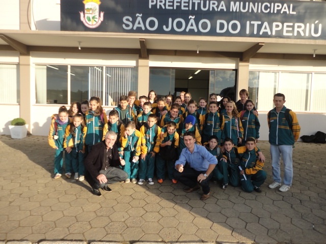 Read more about the article São João do Itaperiú garante 3º lugar no futsal feminino na fase microrregional do JESC