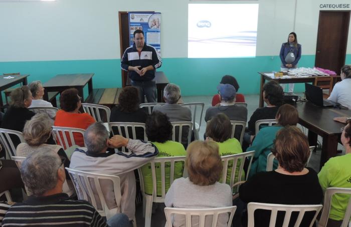 You are currently viewing Aproximadamente 60 idosos participaram dos encontros realizados em duas tardes no Salão da Igreja Católica do bairro