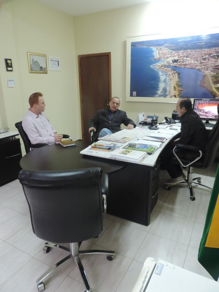 You are currently viewing Trabalho elaborado por alunos da UniSociesc é entregue a Prefeito de Barra Velha