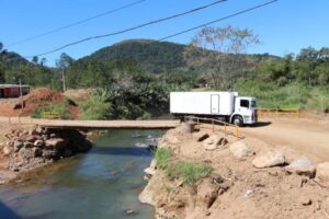 Read more about the article Pontilhão provisório já funciona como desvio da Ponte da Trindade