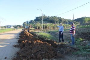 Read more about the article Águas de Guaramirim faz adaptação da rede na Estrada Bananal