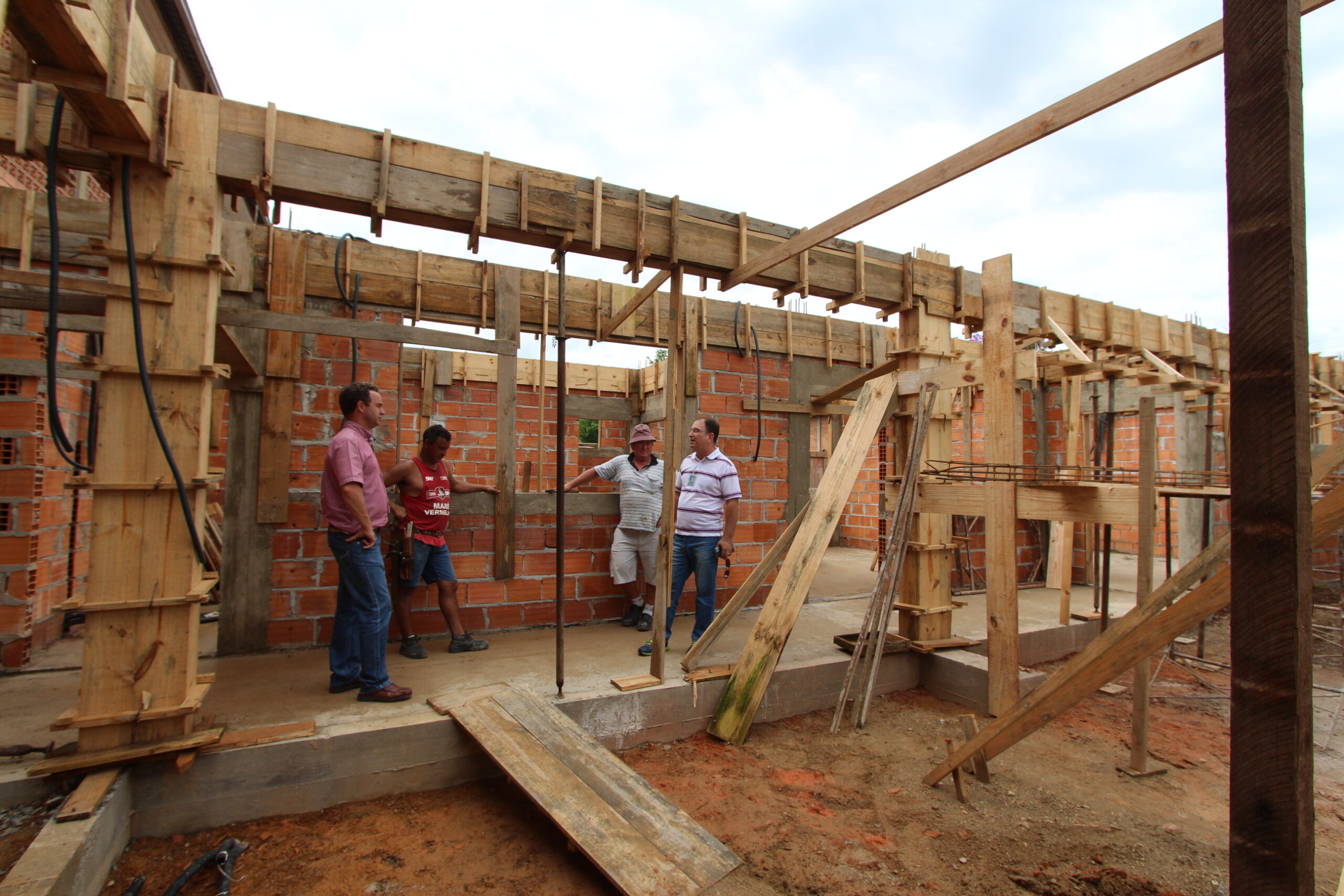 You are currently viewing Prefeito visita obras de escolas