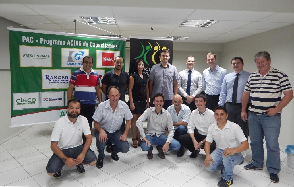 You are currently viewing Prefeito participa de reunião do Núcleo de Jovens