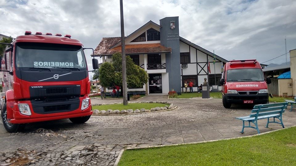 You are currently viewing Prefeitura municipal de Massaranduba entrega as chaves das viaturas para os bombeiros voluntários