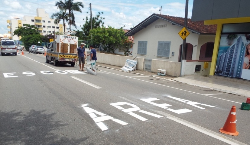 Read more about the article Faixas de Pedestres são demarcadas próximas a escolas em Barra Velha