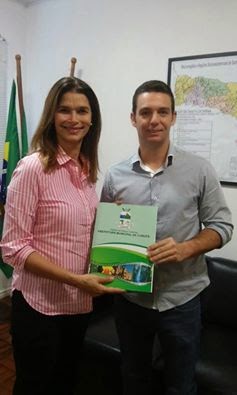 Read more about the article Projeto de reconstrução do Cras foi entregue na Secretaria de Estado da Assistência Social